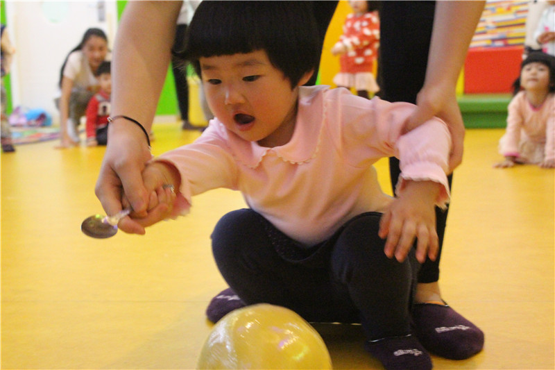 BBunion国际早教厦门外图中心活动花絮:感恩的心,蓝色的爱 BBunion国际早教厦门外图中心活动花絮:感恩的心,蓝色的爱