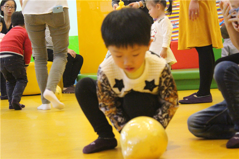 BBunion国际早教厦门外图中心活动花絮:感恩的心,蓝色的爱 BBunion国际早教厦门外图中心活动花絮:感恩的心,蓝色的爱